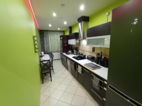 APARTAMENT VENGE -CAŁE MIESZKANIE 46m2 NA WYŁĄCZNOŚĆ - Z JEDNĄ SYPIALNIĄ I JEDNYM SYPIALNO-SALONEM -3 PIĘTRO BEZ WINDY- REZERWACJA BEZ KARTY KREDYTOWEJ-KLIMATYZACJA-NETFLIX-2 ŁÓŻECZKA DZIECIĘCE- BEZPŁ